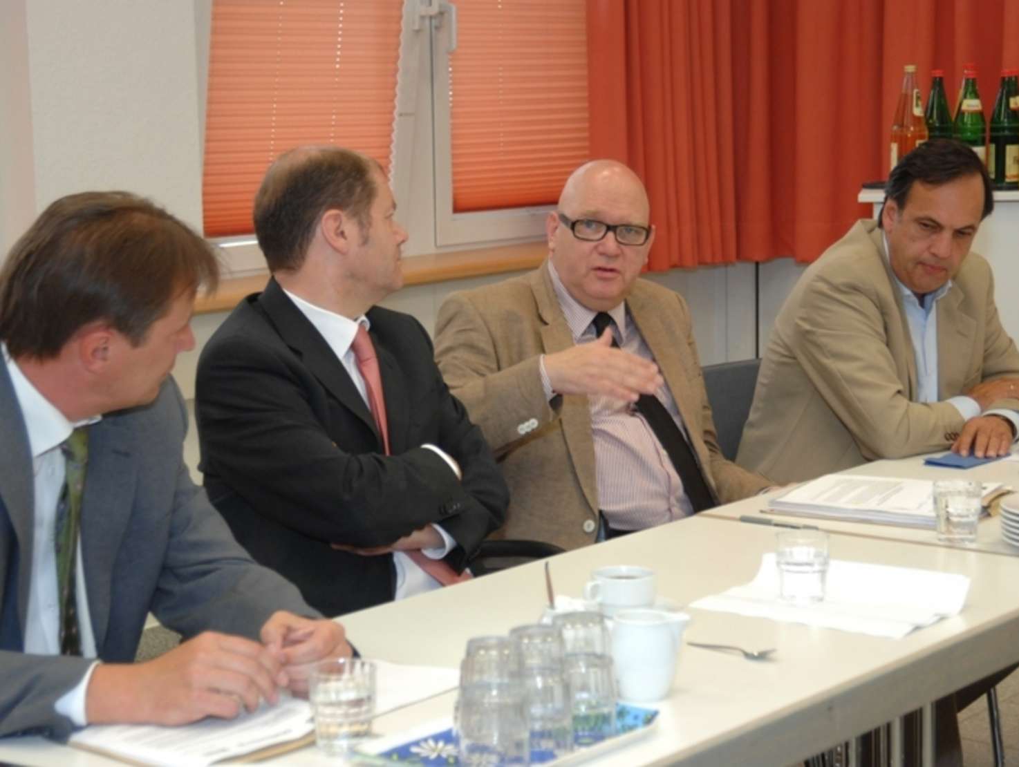 v.l.n.r.: Stefan Rehm (Diakonisches Werk), Bundesarbeitsminister Olaf Scholz, Wolfgang Rose (Ver.di), Knut Fleckenstein (ASB)