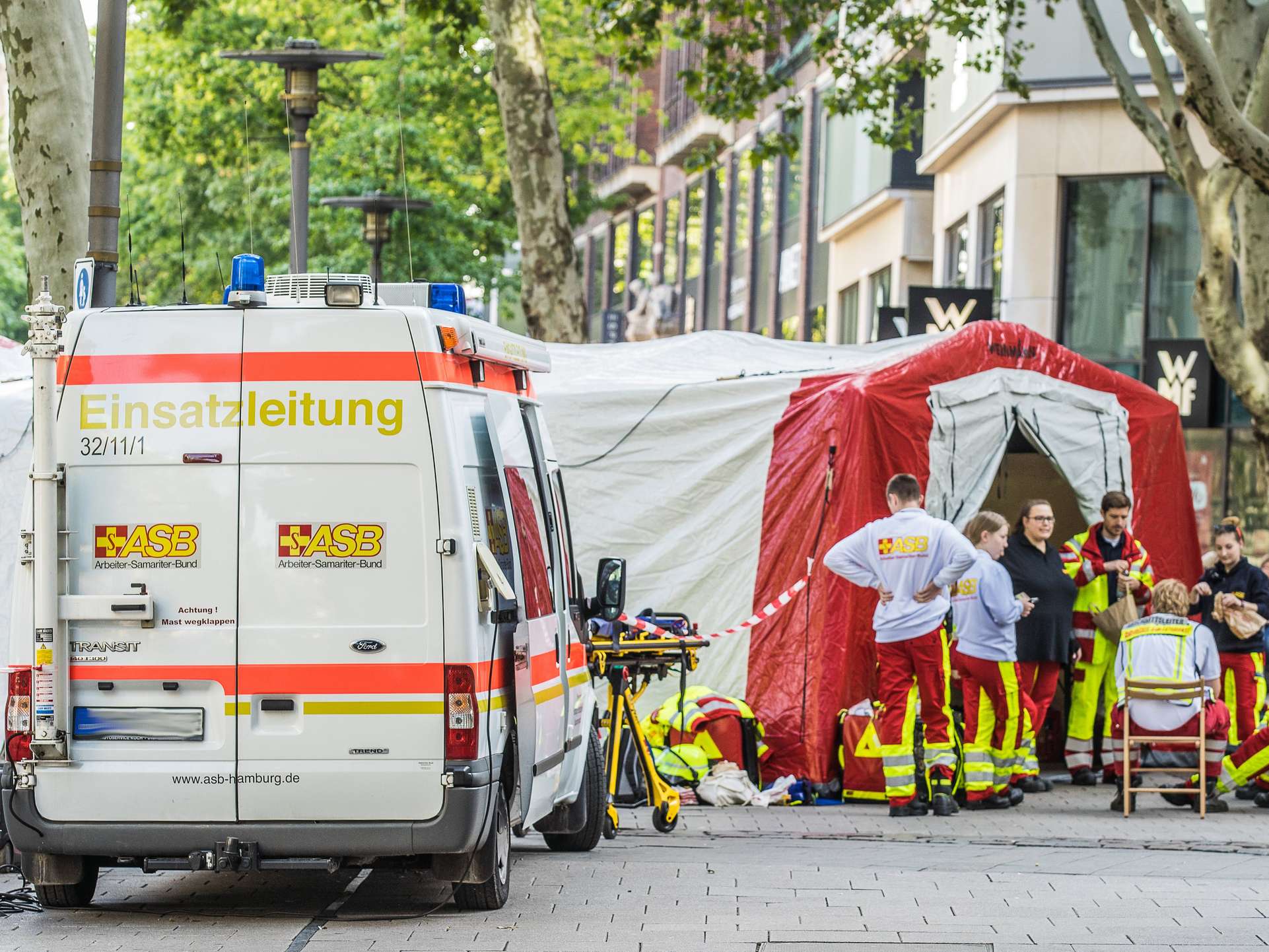 Sanitätswachdienst mit Einsatzleitung (Foto: Henning Angerer für den ASB Hamburg)