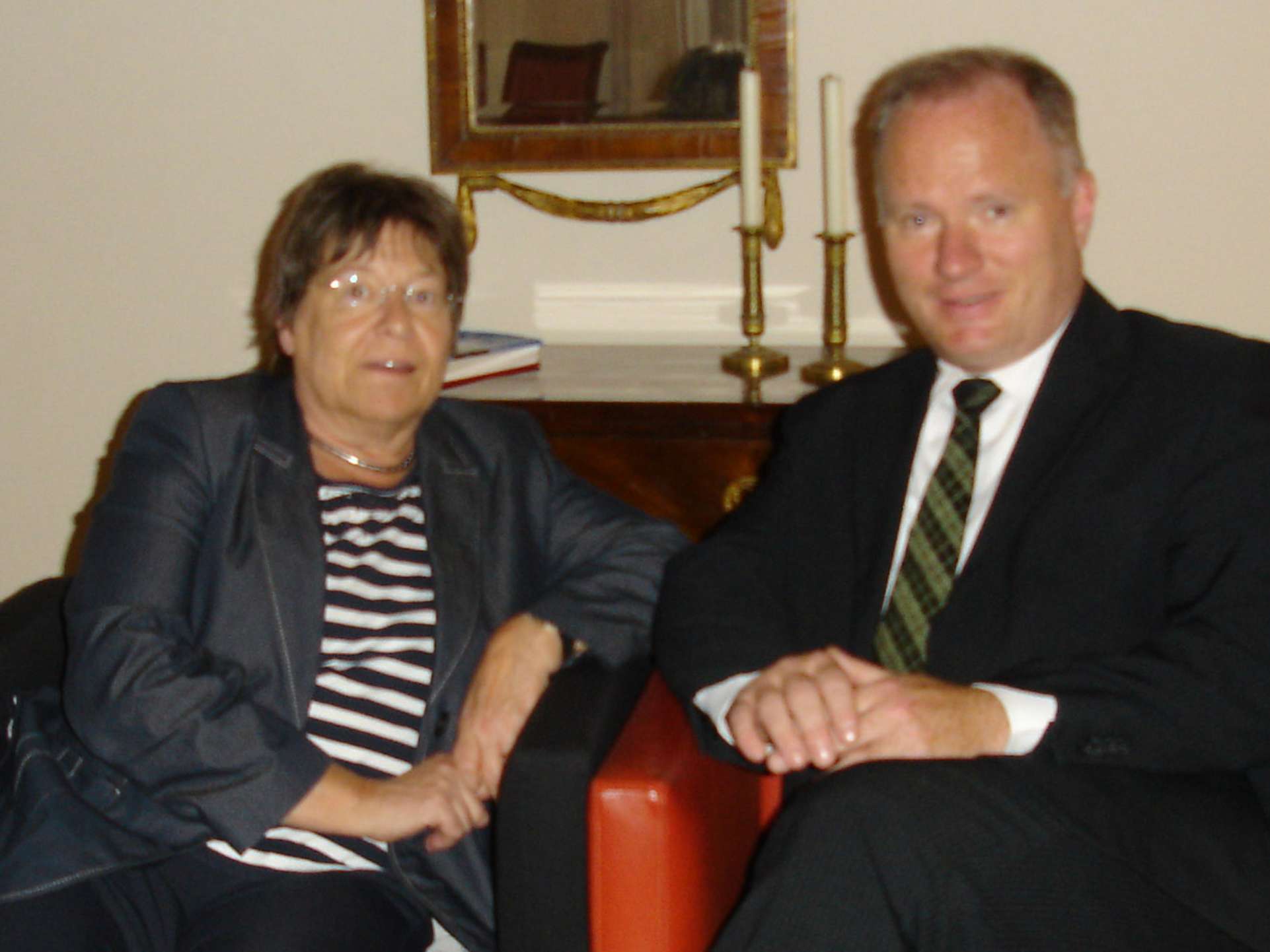 Landesvorsitzende Angelika Mertens, ASB LV Hamburg e.V., und Senator Michael Neumann, Behörde für Inneres und Sport