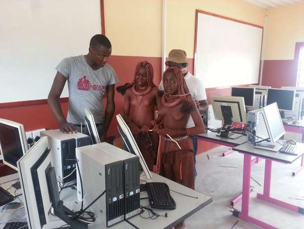 Computer für die San in Namibia