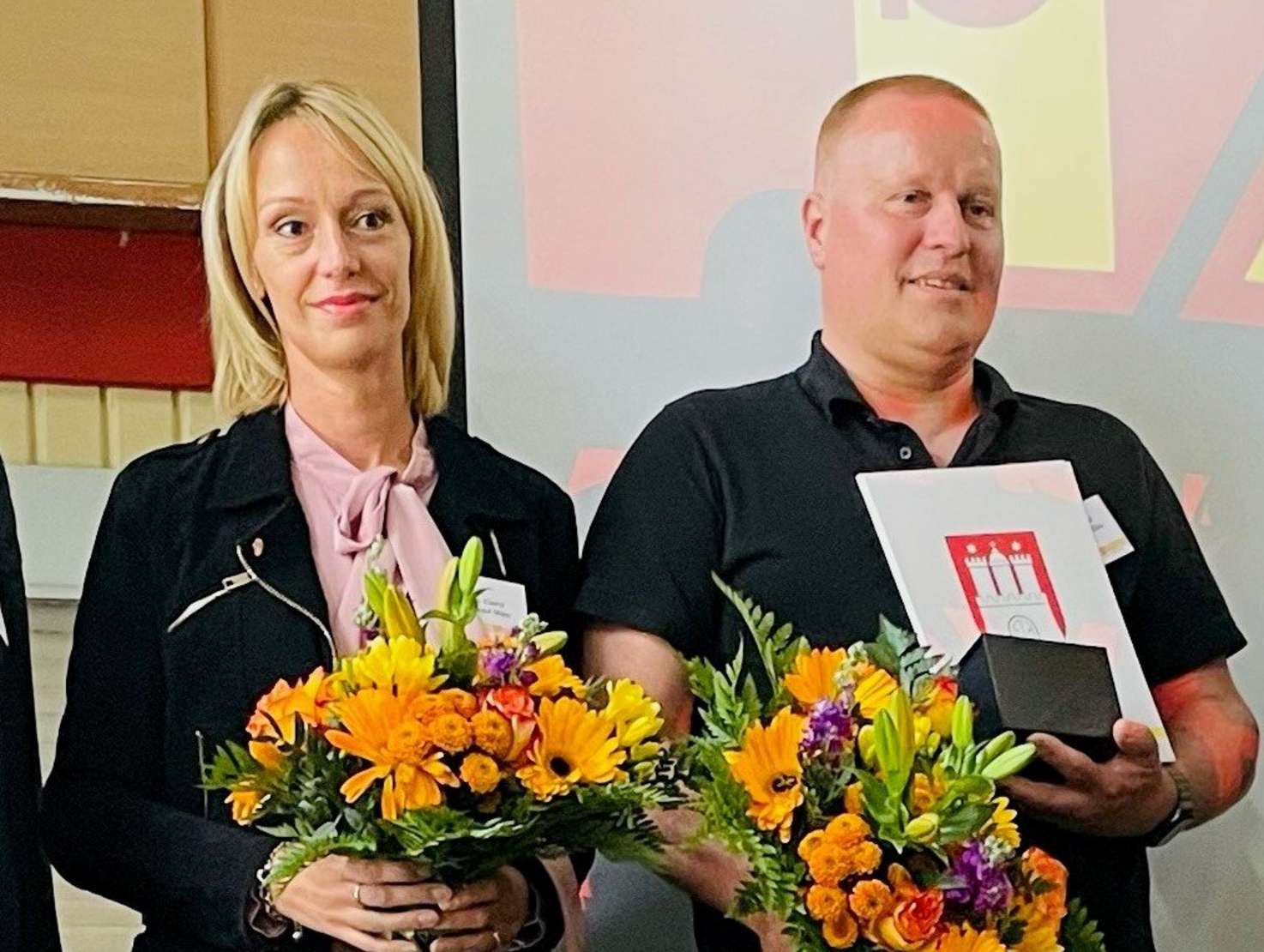 Die vom ASB Landesverband Hamburg gewählten Helfer:innen des Jahres 2022 Lindsey Gurzi und Rene Grassau. Foto: ASB Anja Selassie-Fatty.