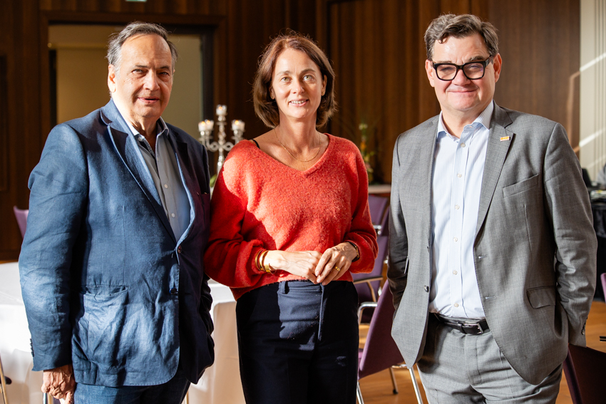 Knut Fleckenstein (ASB Bundesvorsitzender) mit Katrauna Barley und Marcus Weinberg. Foto: Annette Schrader.